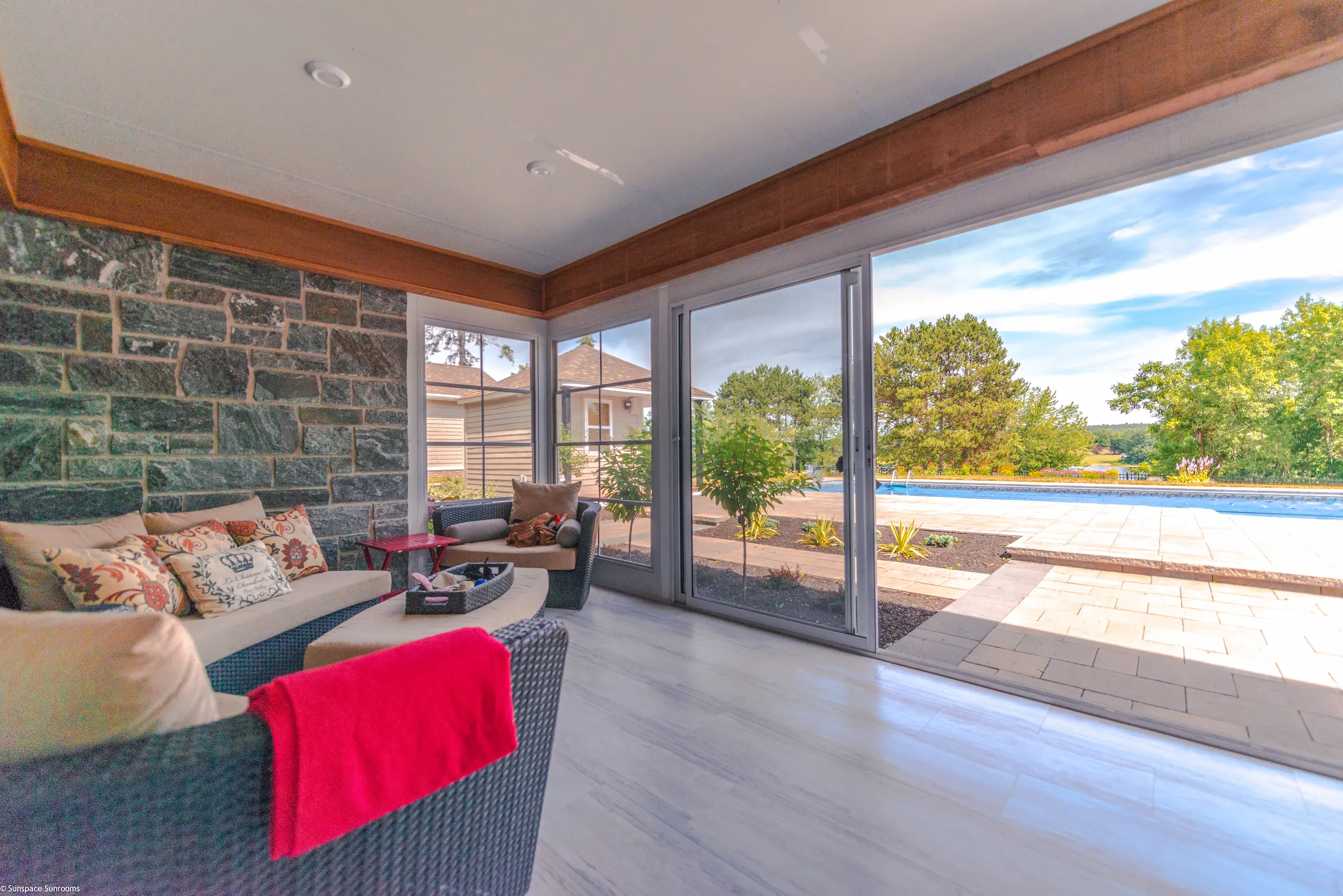 Sunspace Distinctive Sunrooms, sunroom contractor in Greater Fredericton Area and Central New Brunswick